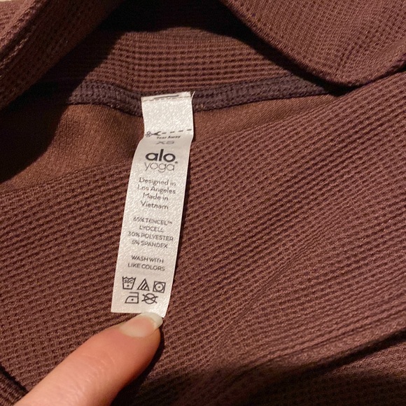 LIKE NEW! High-Waist Micro Waffle LowKey Legging in Cherry Cola by Alo Yoga XS - Picture 4 of 6